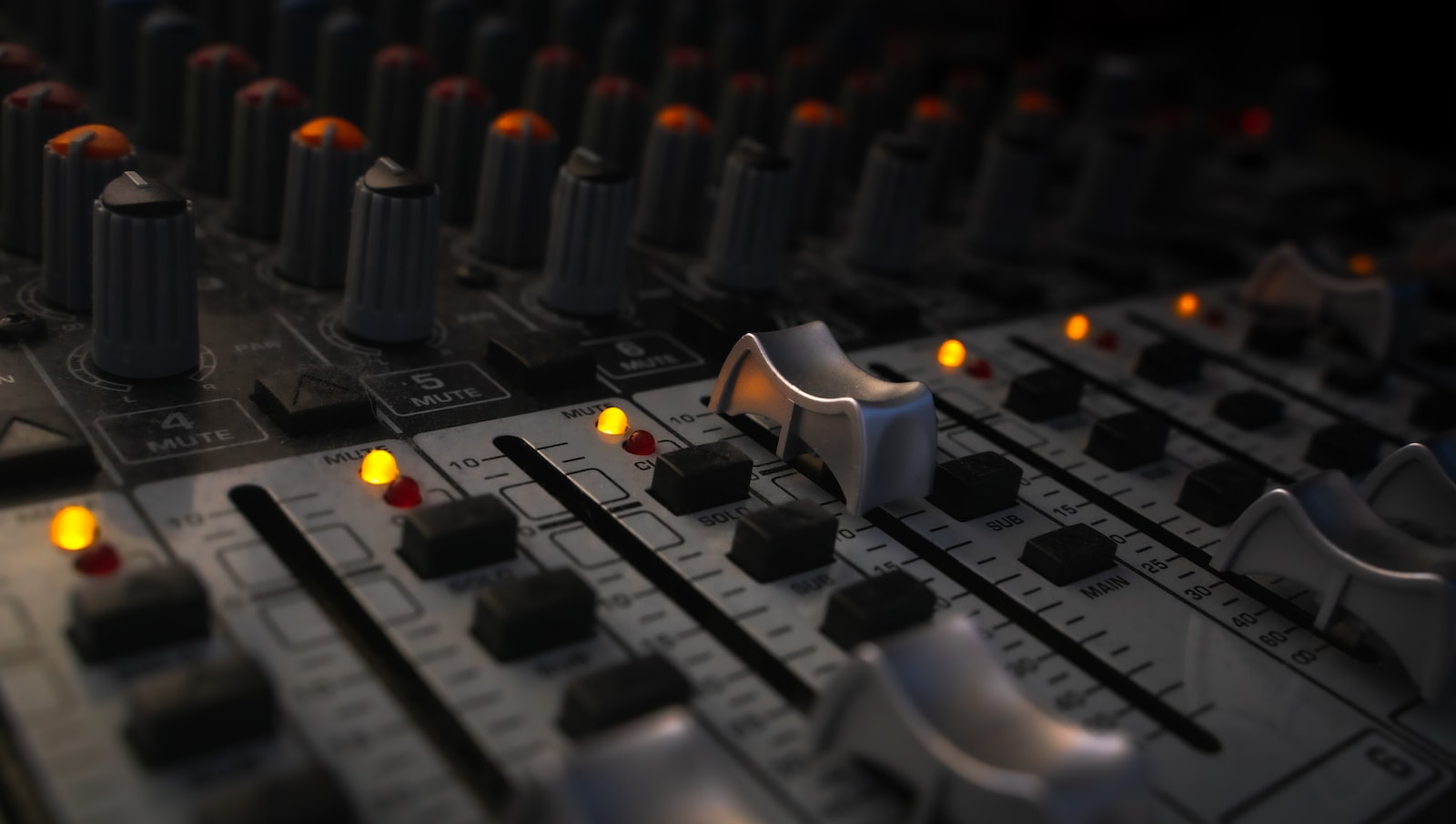 Acheter une table de mixage Behringer : Comparatif, Tests, Avis